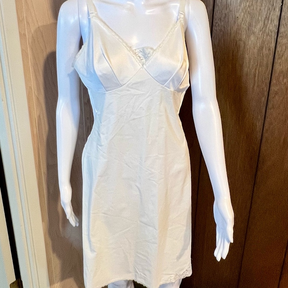 Vintage WHITE simple lace long slip